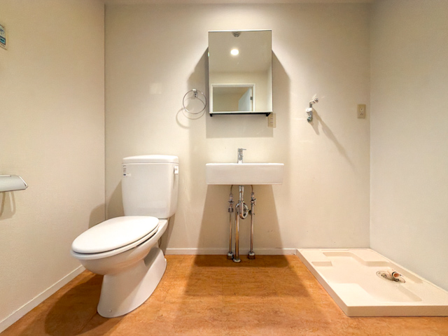 街のそばに 102の内観