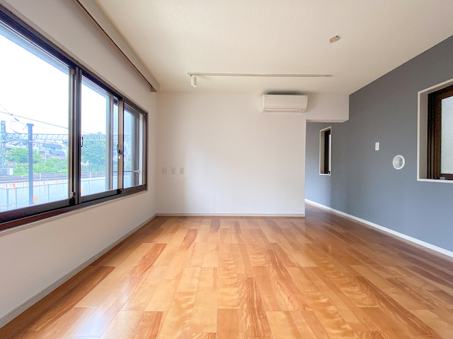 掘り出し物みっけ 301の外観