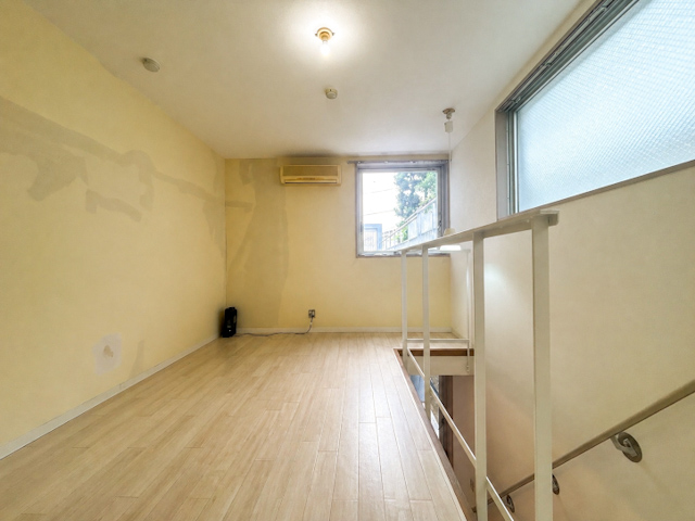 駅近メゾネット 101の内観