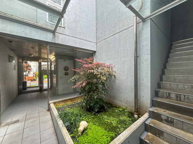 駅近メゾネット 101の内観