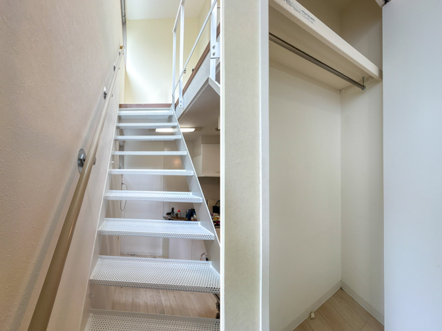 駅近メゾネット 101の内観