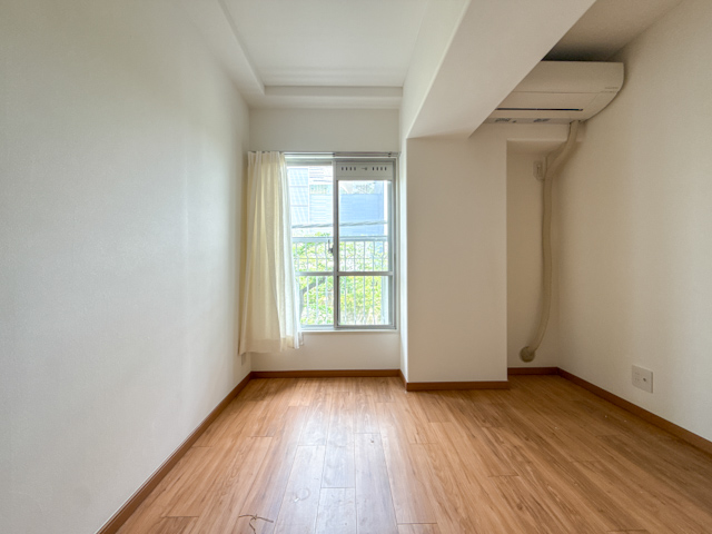 新緑を借景に 206の内観