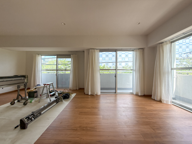 新緑を借景に 206の内観