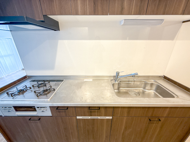 新緑を借景に 206の内観