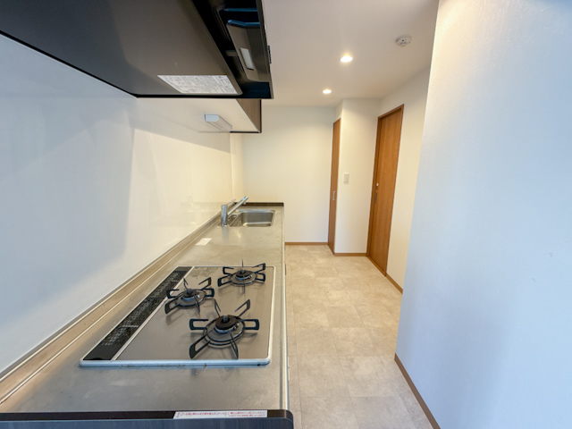 新緑を借景に 206の内観