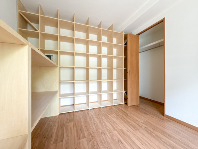 新緑を借景に 206の内観