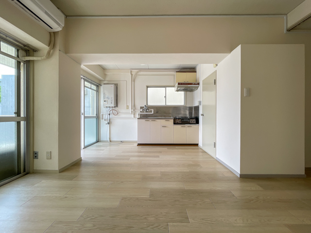 ずるいレトロ 401の内観