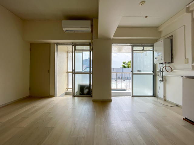 ずるいレトロ 401の内観