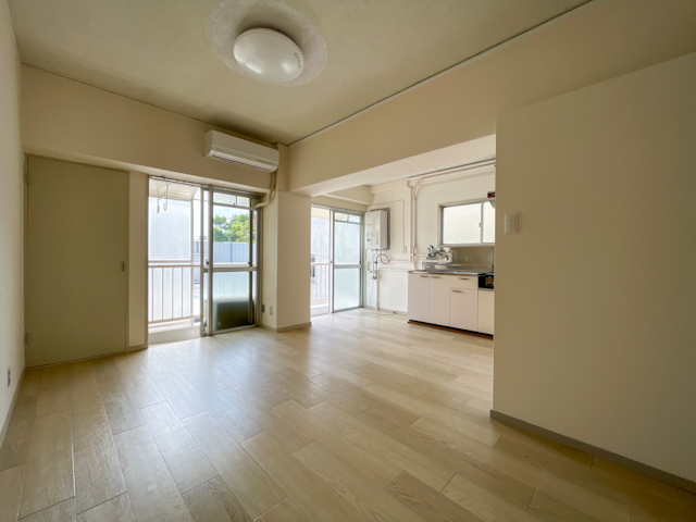 ずるいレトロ 401の内観