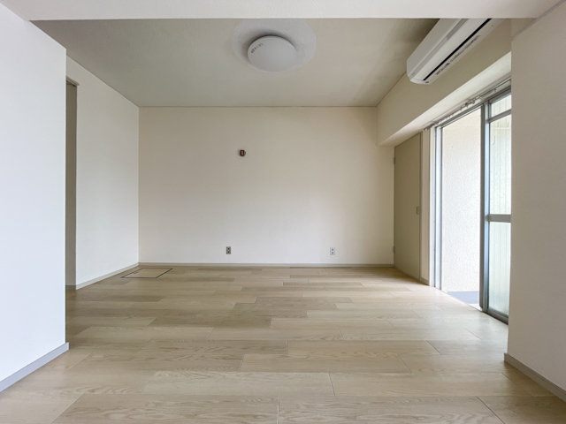 ずるいレトロ 401の内観