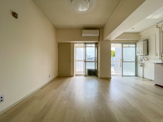 ずるいレトロ 401の内観