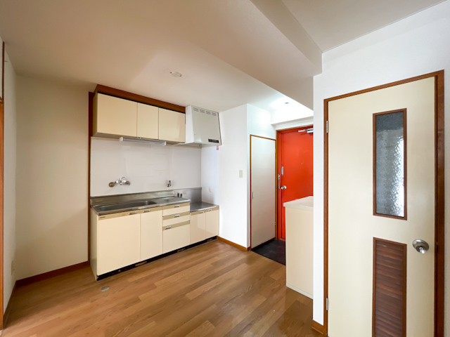 白金の奥のレトロ 201の内観