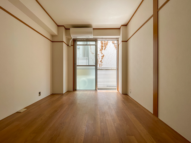 白金の奥のレトロ 201の内観