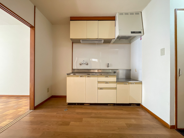 白金の奥のレトロ 201の内観