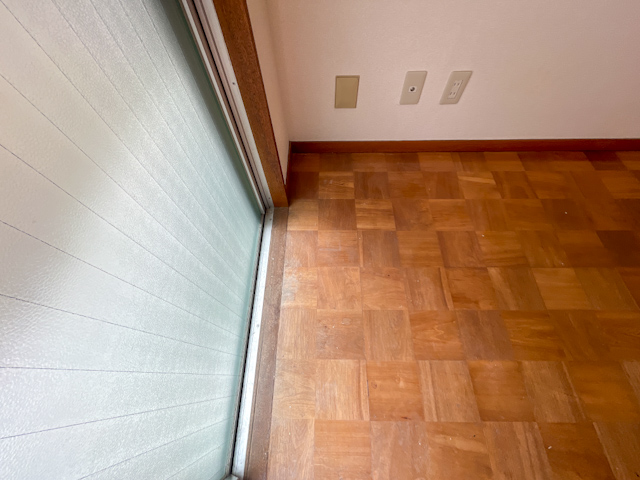 白金の奥のレトロ 201の内観