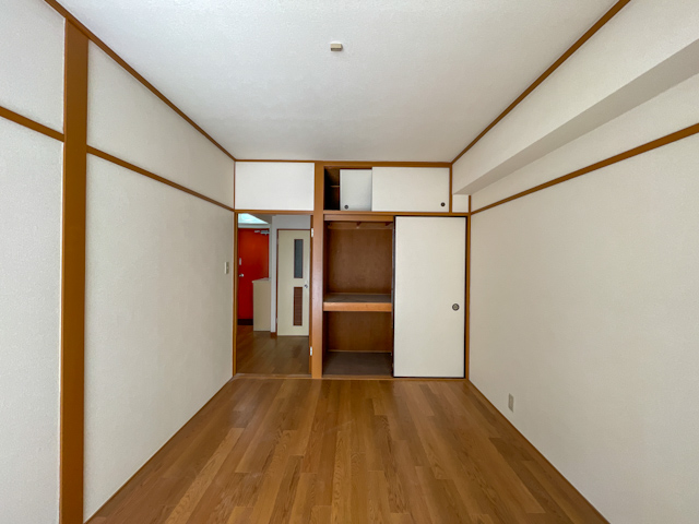 白金の奥のレトロ 201の内観