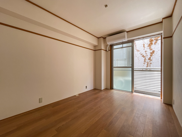 白金の奥のレトロ 201の内観