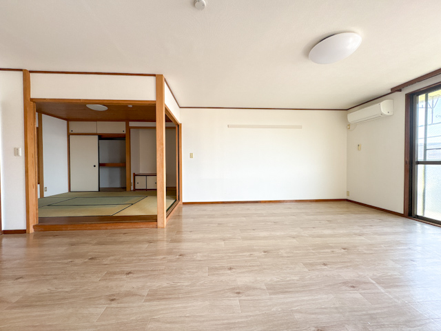 広さ感じる暮らし 301の内観