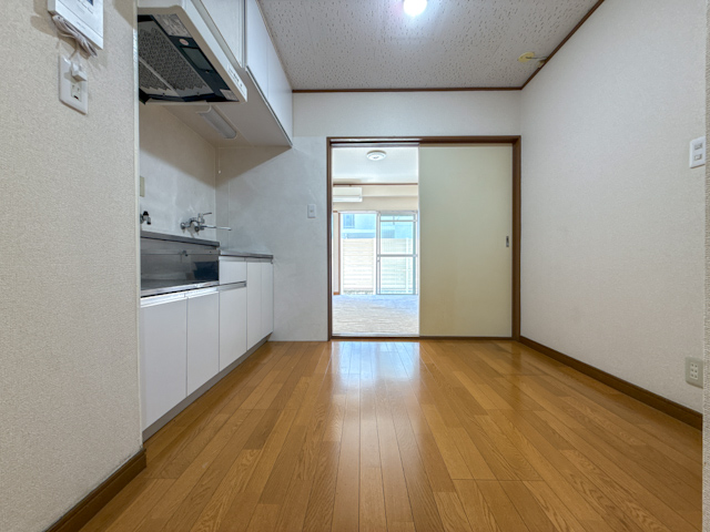 オレンジとネイビー 103の外観