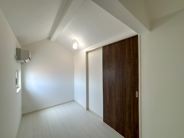 屋根裏みたいなメゾネット 202の内観