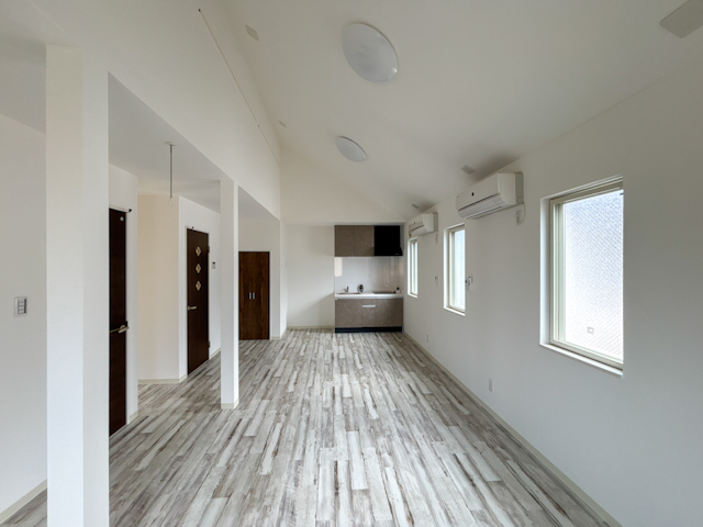 屋根裏みたいなメゾネット 202の内観