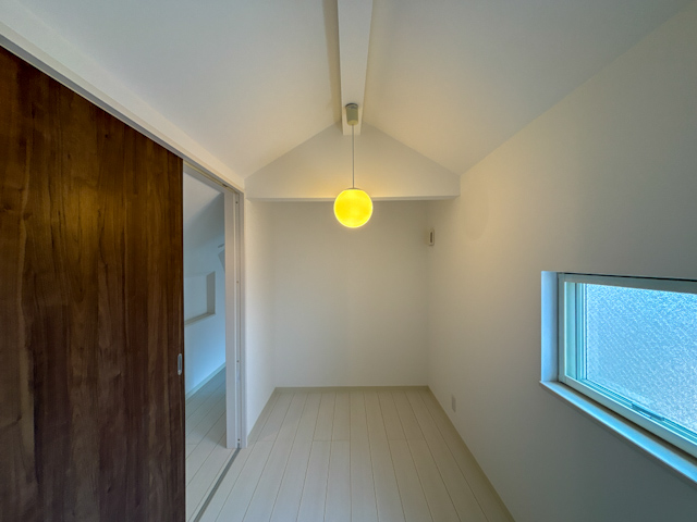 屋根裏みたいなメゾネット 202の内観