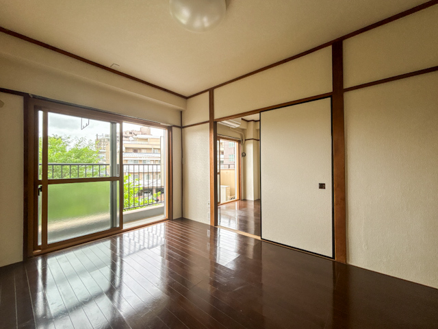 渓谷の近くで、レトロに住まう 301の内観