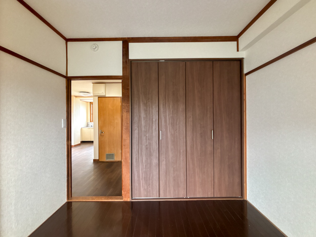 渓谷の近くで、レトロに住まう 301の内観