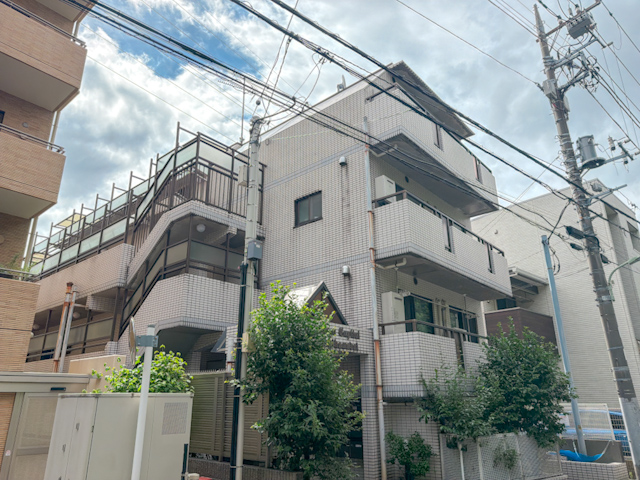 キャンパスのグリーンを借景に 401の内観