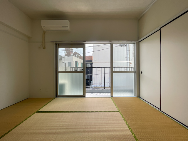 レトロと畳と 301の内観