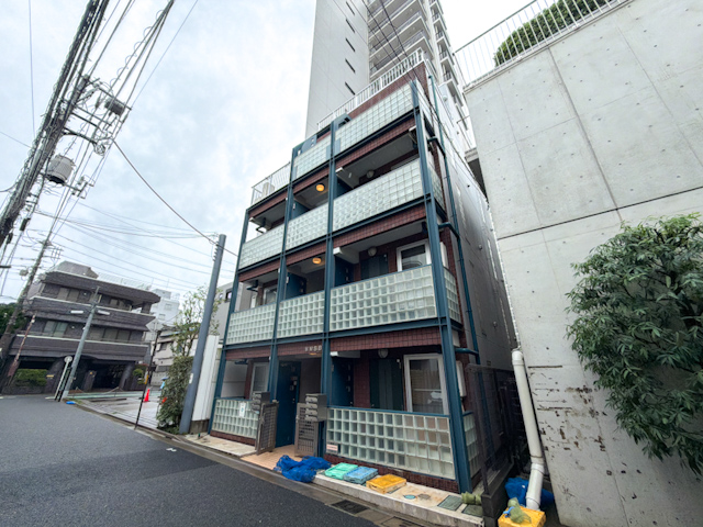 くるり、らせん 402の内観