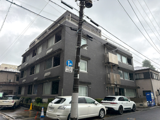 デカルーム 201の内観