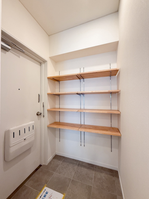 駅徒歩1分のリノベ部屋 601の内観