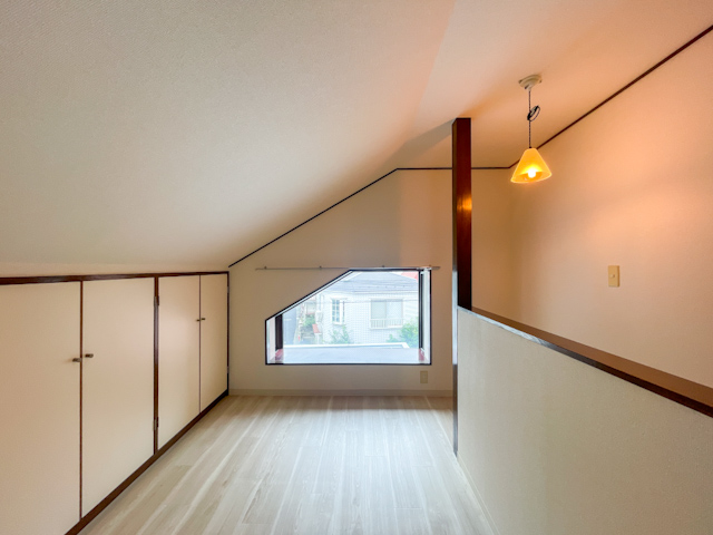 屋根裏気分 202の内観