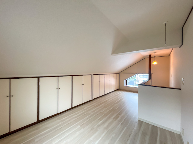 屋根裏気分 202の内観