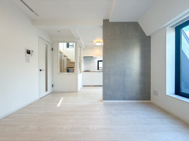 青と夏 403の内観