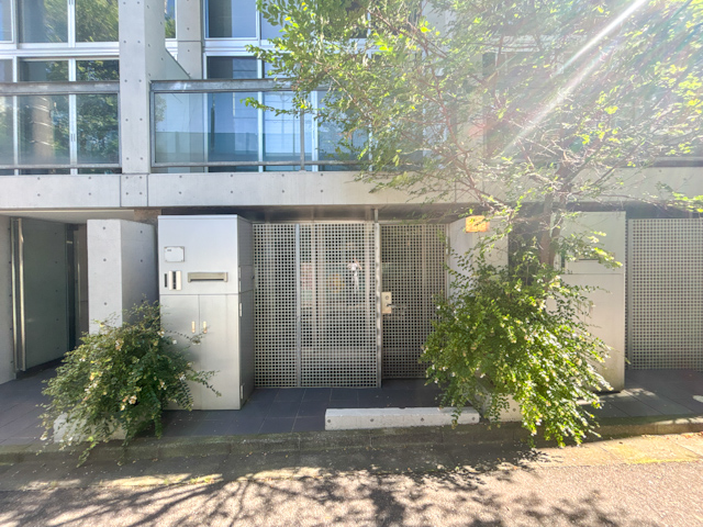 暖色ライトを添えて 105の内観