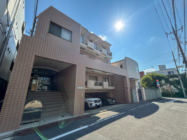 青空のある半地下 103の内観