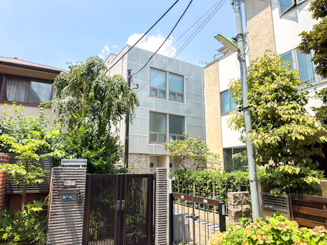 夏の日の昼下がり、高台にて 1Bの内観
