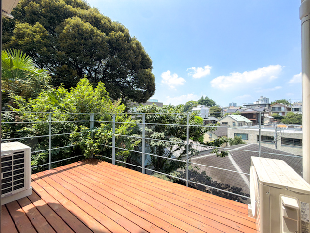 夏の日の昼下がり、高台にて 1Bの外観