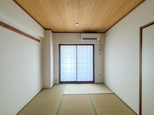 徒歩1分、いや目の前。 605の外観