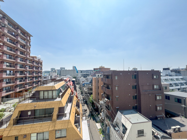 徒歩1分、いや目の前。 605の内観