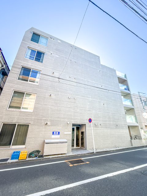 透明に光を通す 401の内観