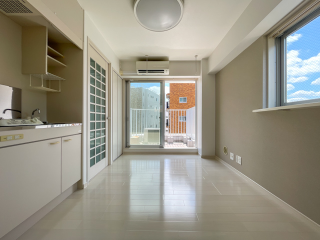渋谷を見渡すSOHOライフ 502の内観