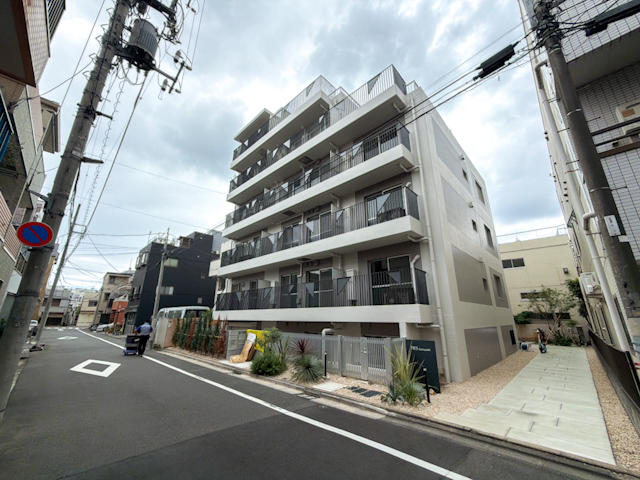 ラフに、上質に暮らす。 303の内観