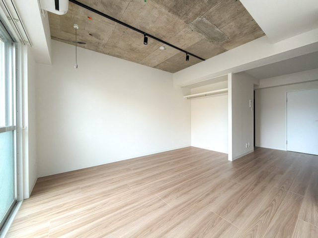 ラフに、上質に暮らす。 303の内観