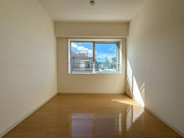光に包まれる 304の内観
