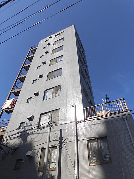 横浜の空と 401の内観