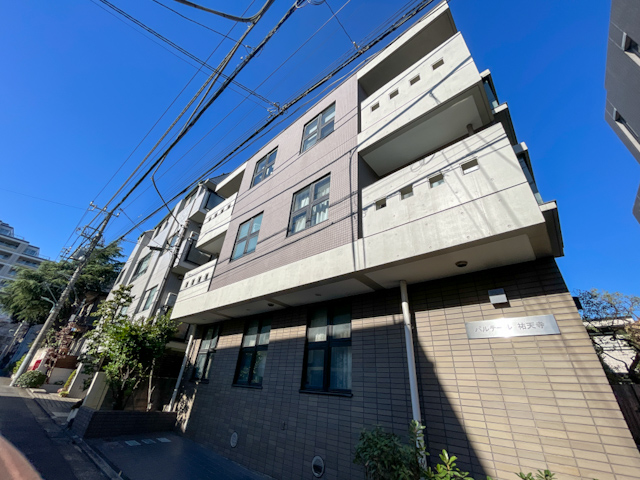 キッチンを中心に 201の内観