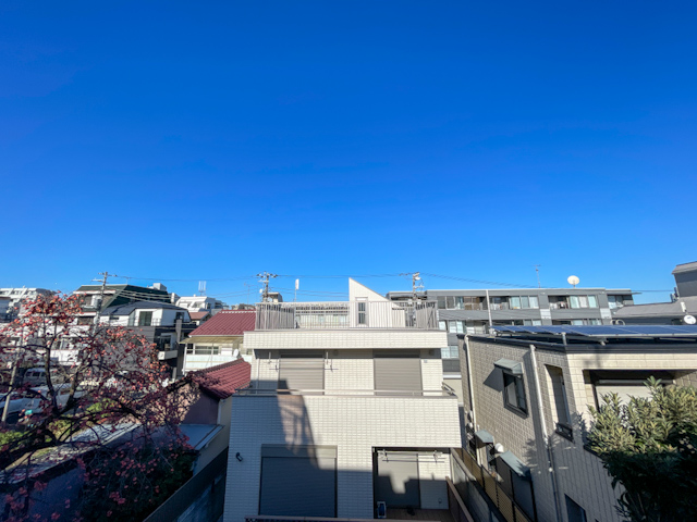 キッチンを中心に 201の内観